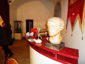 A rögtönzött tárlat